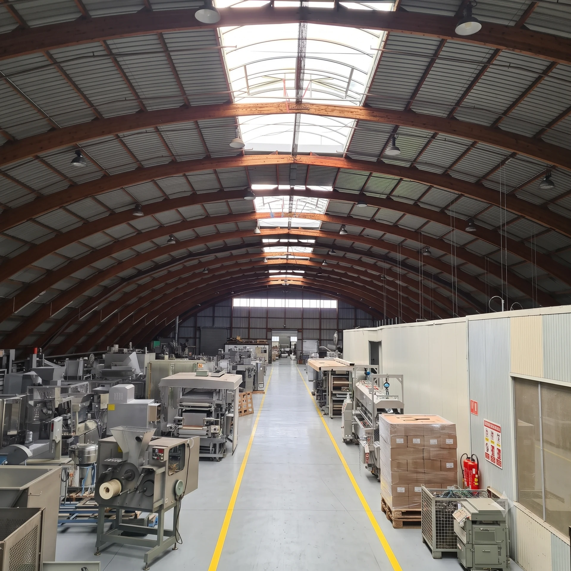 Atelier Europ’Équipement avec machines agroalimentaires
